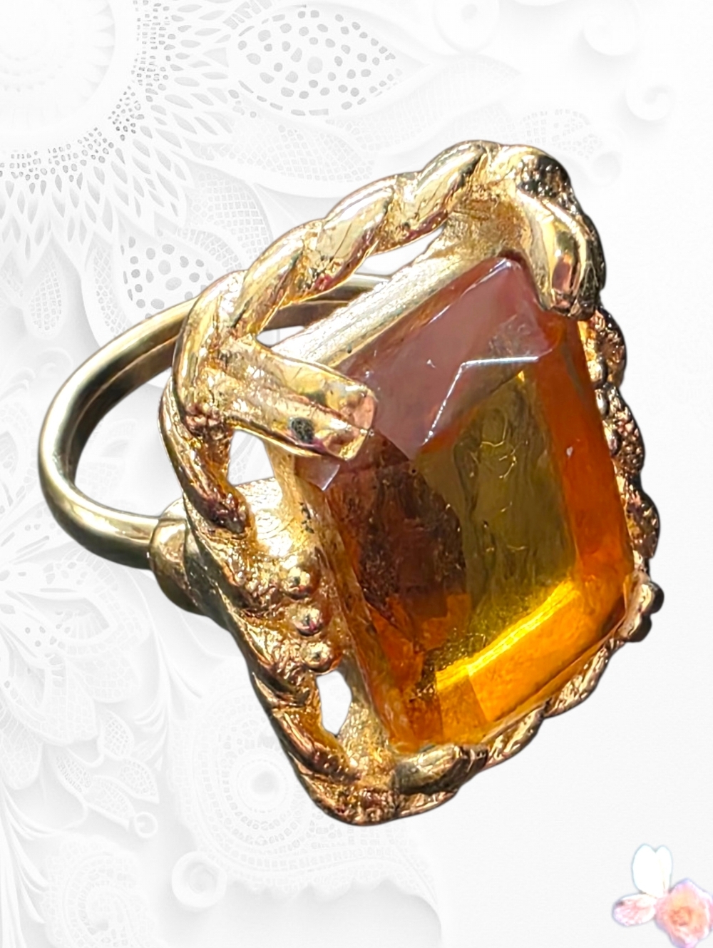 Vintage Sarah Coventry Amber Glass Ring Adjustable Gold Tone 6.5–7.5